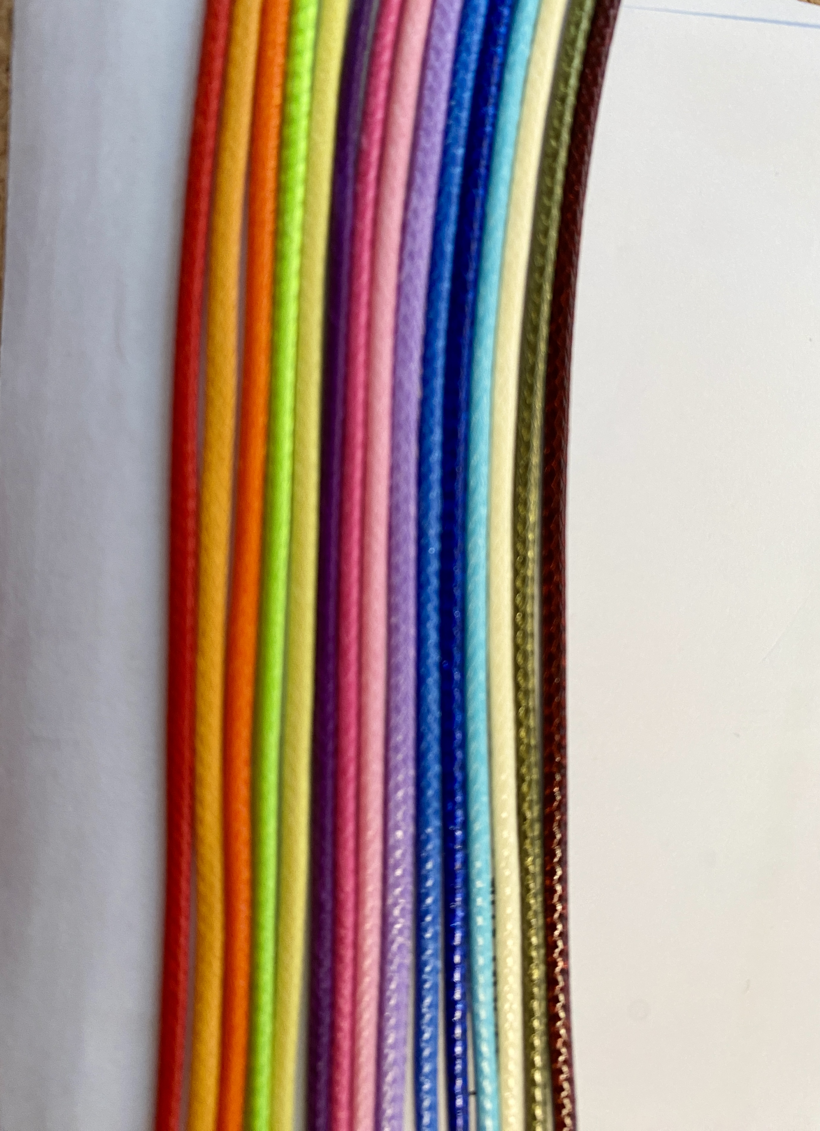 Šňůrka na krk proplétaná barevná 42-45 cm