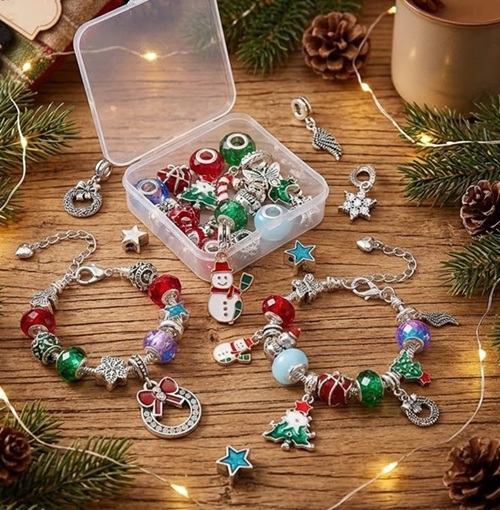 Vánoční kreativní sada na výrobu náramků s korálky a přívěsky TOPBEADS (DIY)