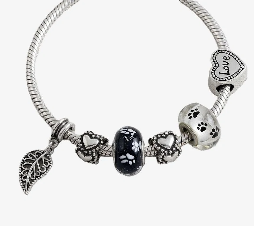 Korálek na náramek bílý černé tlapky skleněný (ANY 22) - TOPBEADS