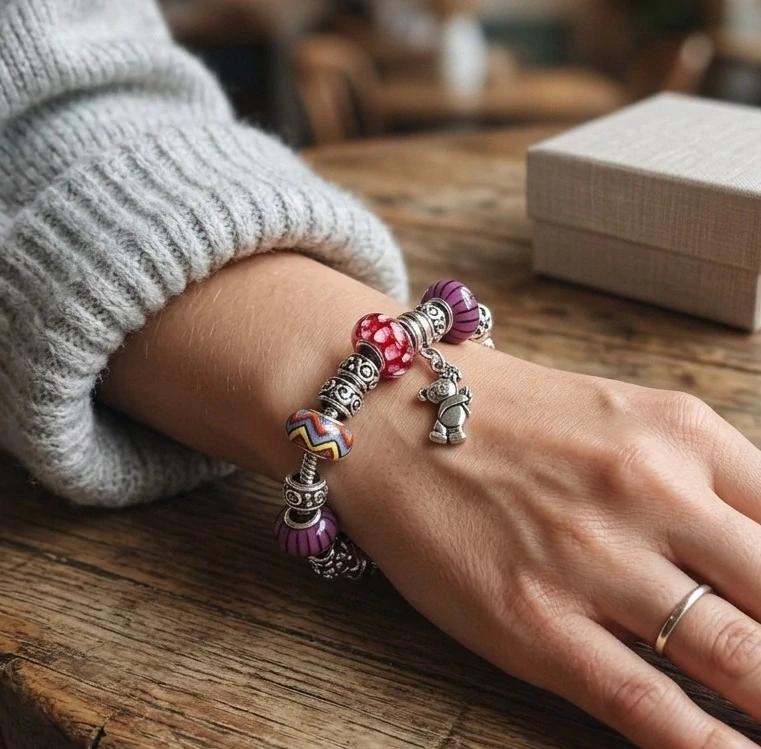 Dámský náramek s korálky a přívěsky - Funny TOPBEADS + dárková krabička