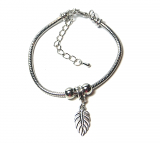 Náramek s přívěskem Lísteček - TOPBEADS 19 cm