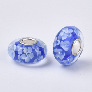 Korálek na náramek skleněný - Modrý s bílými květy (TOPBEADS)