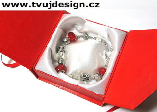 Náramek s korálky TOPBEADS RED ROSE