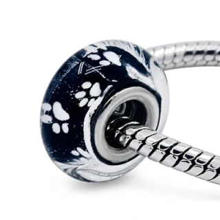 Korálek na náramek černý bílé tlapky skleněný (ANY 24) - TOPBEADS