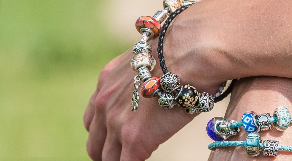 náramky s přívěsky a korálky s velkým průvlekem Topbeads Tvujdesign